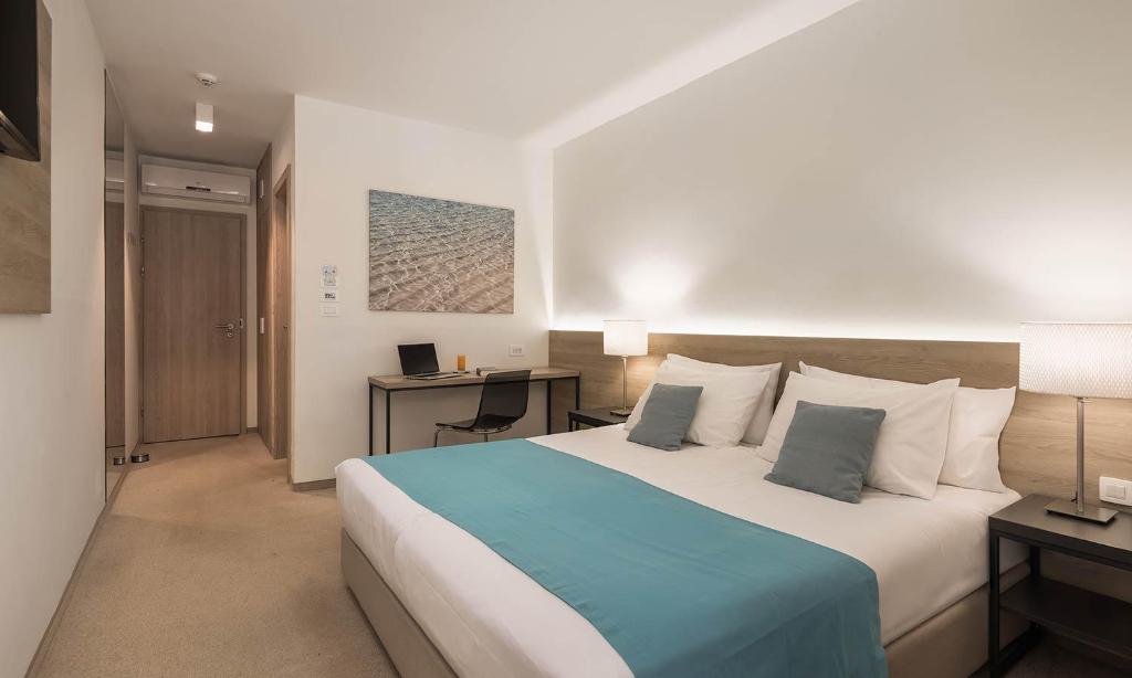 Mir, udobnost i mediteranska čarolija – Vaš odmor na Hvaru u Aminess Younique Senses Resort 4*, okružen prirodom, morem i borovom šumom!