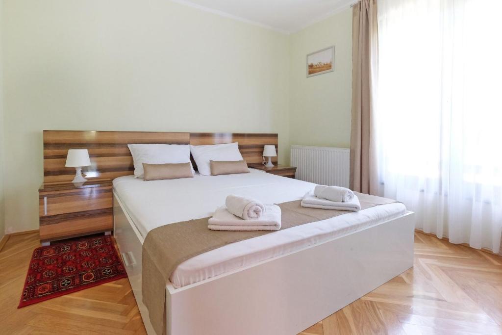 Otkrijte savršeno mjesto za odmor u Apartmanima Bohemia na Zlatiboru, uz mirnu atmosferu, svjež zrak i brojne mogućnosti za uživanje u prirodi!