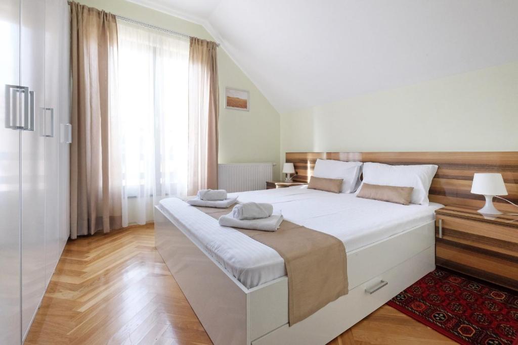 Otkrijte savršeno mjesto za odmor u Apartmanima Bohemia na Zlatiboru, uz mirnu atmosferu, svjež zrak i brojne mogućnosti za uživanje u prirodi!
