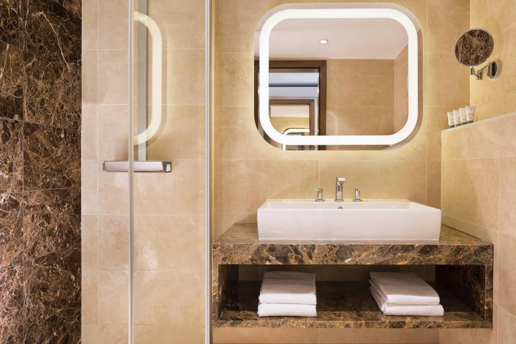 Doživite vrhunski luksuz u Hotelu The Westin 5*, Zagreb – mjesto gdje se elegancija, vrhunska usluga i besprijekorna udobnost spajaju u jedinstveno iskustvo!