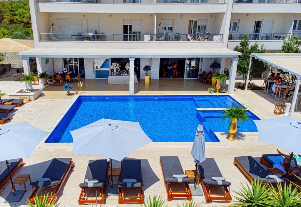 Uživajte u savršenom spoju mora, vrhunske usluge i autentičnog dalmatinskog šarma – Perla Resort 4*, Rogoznica!
