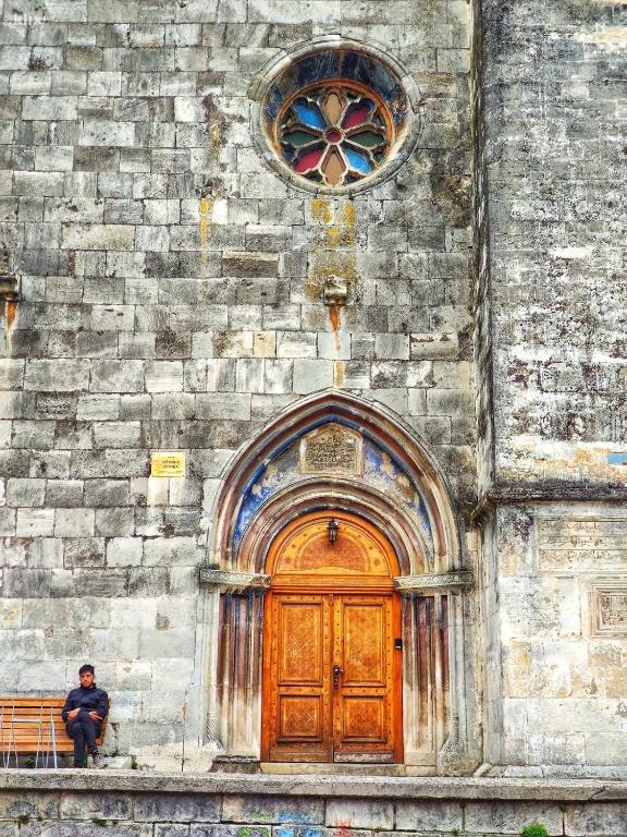 Doživite spoj modernog dizajna, udobnosti i domaće topline u Hotelu Swiss Plus 3* –  u samom srcu Bihaća!