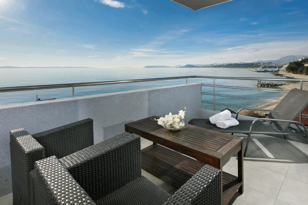 Hotel San Antonio 4* u Podstrani savršeno je mjesto za bijeg od svakodnevice, uz more, sunce i neodoljivi dalmatinski ugođaj!