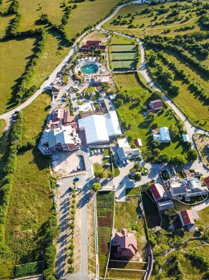 Tomislavgrad – uživajte u jedinstvenom ambijentu Eco sela Grabovica, gdje se priroda i mir spajaju uz predivan pogled na Buško jezero!
