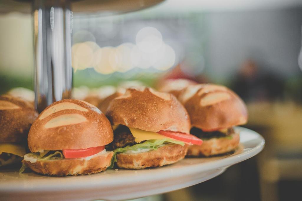 Doživite harmoniju prirode i potpuni odmor na Zlatiboru – Central Inn apartmani nude idealno okruženje za relaksaciju, uz svježinu planinskog vazduha!