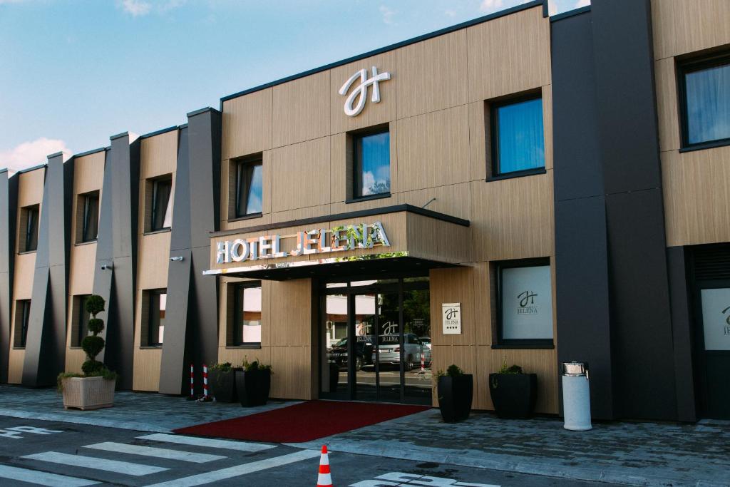 Uživajte u odmoru gdje se vrhunski komfor, bezvremenska elegancija i toplina Banja Luke stapaju u jedinstveno luksuzno iskustvo – Hotel Jelena 4*!