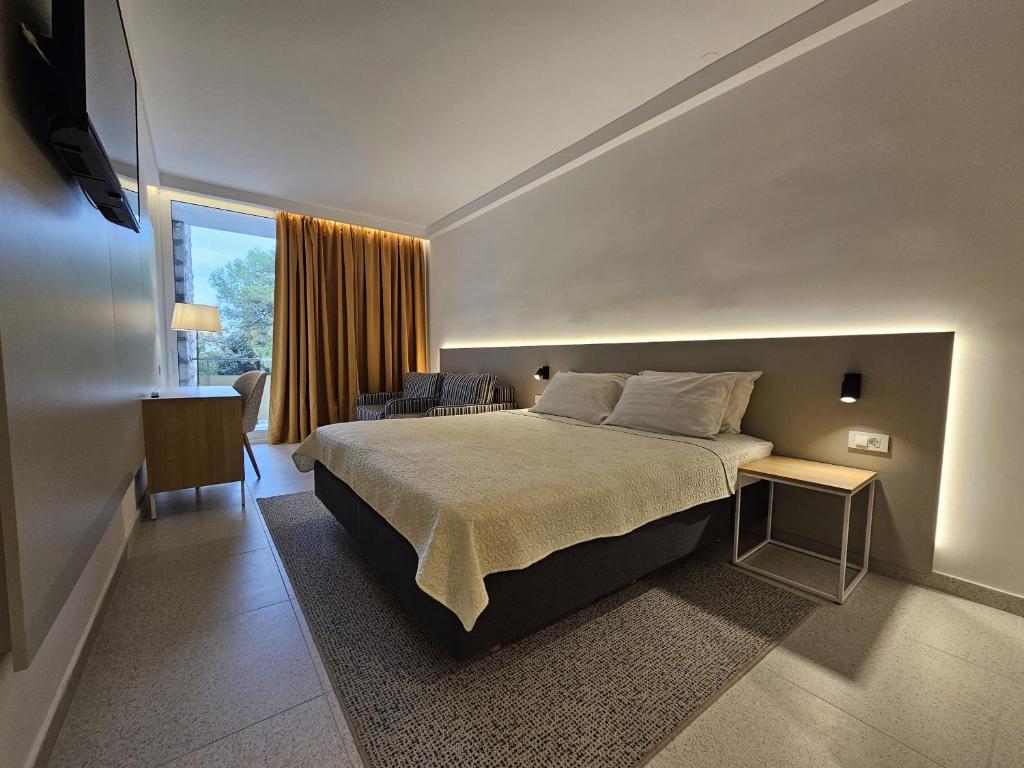 Family Hotel Adria 4* | All inclusive odmor u Biogradu na Moru – uživajte u borovoj šumi, bazenima, bogatoj animaciji i bezbrižnom odmoru za cijelu porodicu!