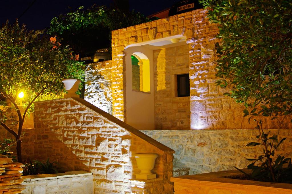 Otkrijte čari Vela Luke na Korčuli – prepustite se sunčanim danima, istražite prekrasne otočne pejzaže i uživajte u ugodnom boravku u Villi Telenta 4*!