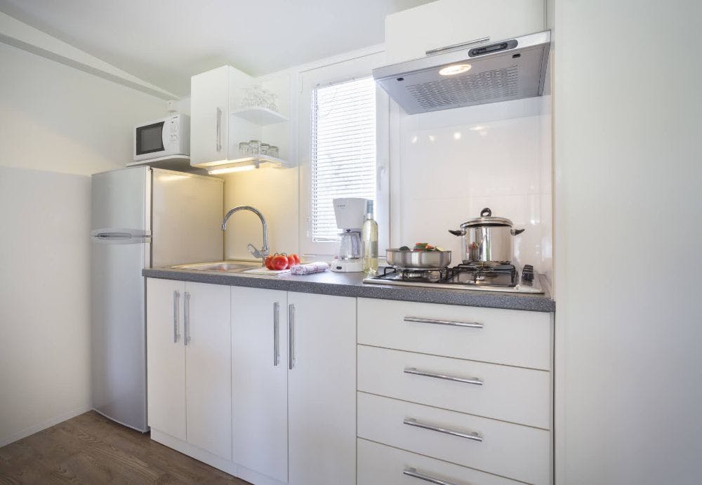 Kamp Polari, Rovinj – savršena destinacija za bijeg od svakodnevice, gdje vas očekuju čisto more, prirodni hlad, mirisne borove šume i opuštajuća atmosfera sunčanog Mediterana!