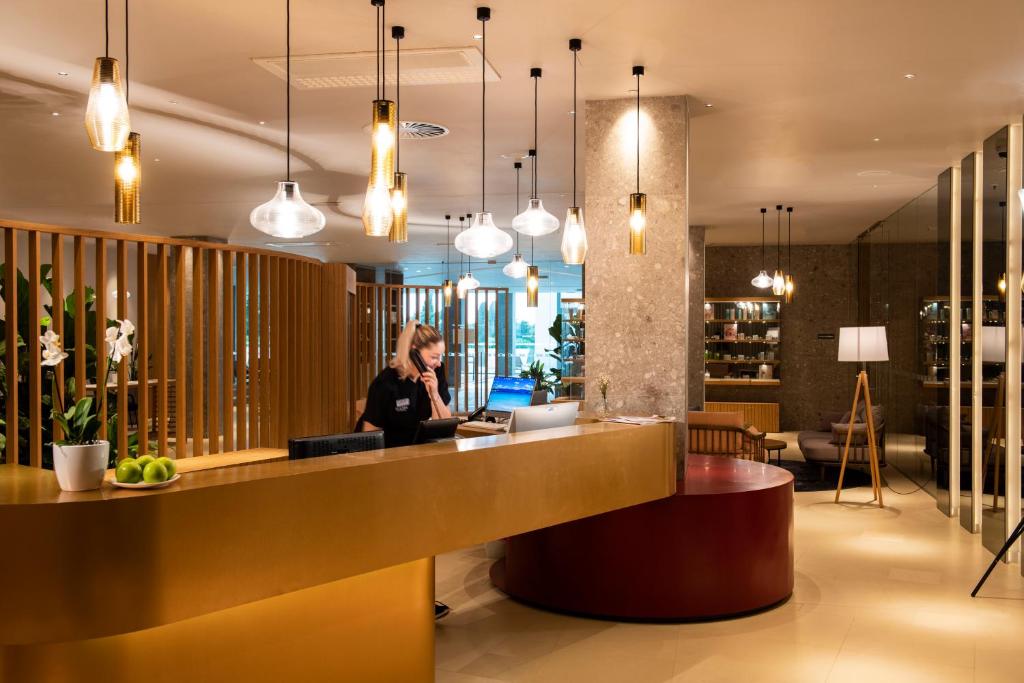 Radisson Blu Resort Split 5* – uživajte u vrhunskom luksuzu, raskošnom Wellness & Spa doživljaju i savršenom spoju elegancije, udobnosti i potpunog opuštanja!