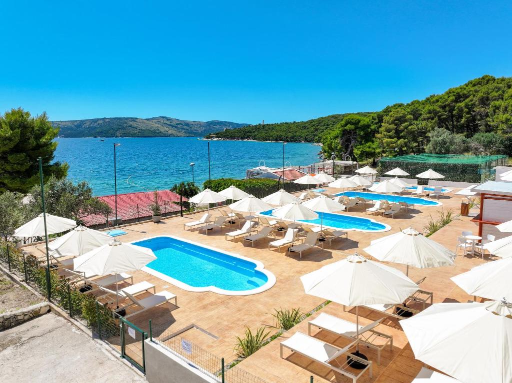 Uživajte u danima ispunjenim suncem, morem i mediteranskim šarmom u Apartmanima Medena 4* – mjestu gdje svaki trenutak postaje posebna uspomena!