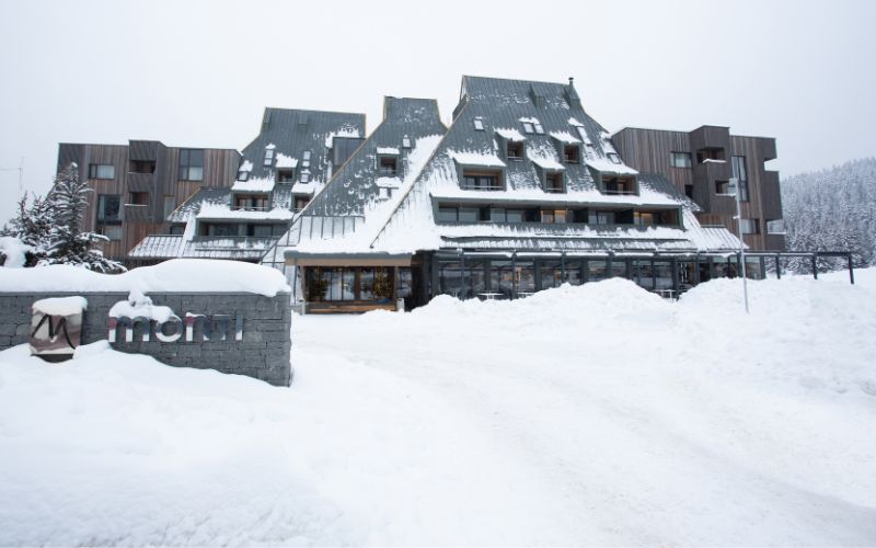 Otkrijte zimsku čaroliju netaknute prirode i mir planinskih vrhova uz Wellness & Spa opuštanje u Hotelu Monti Spa & Wellness 4* na magičnom Igmanu!