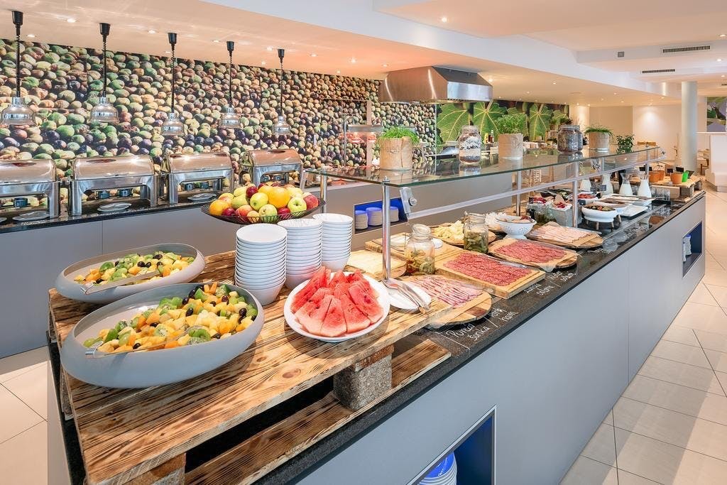 Radisson Blu Resort Split 5* – uživajte u vrhunskom luksuzu, raskošnom Wellness & Spa doživljaju i savršenom spoju elegancije, udobnosti i potpunog opuštanja!