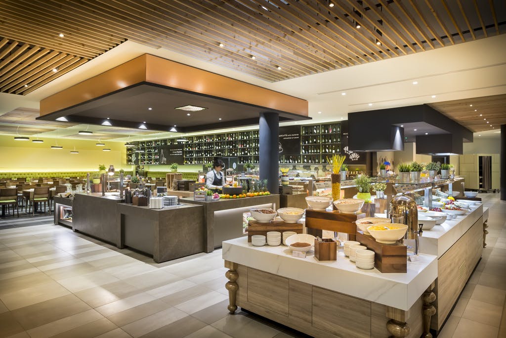 Pronađite svoju oazu mira u Aminess Maestral 4*, Novigrad – gdje se opuštanje uz more susreće s vrhunskim komforom!