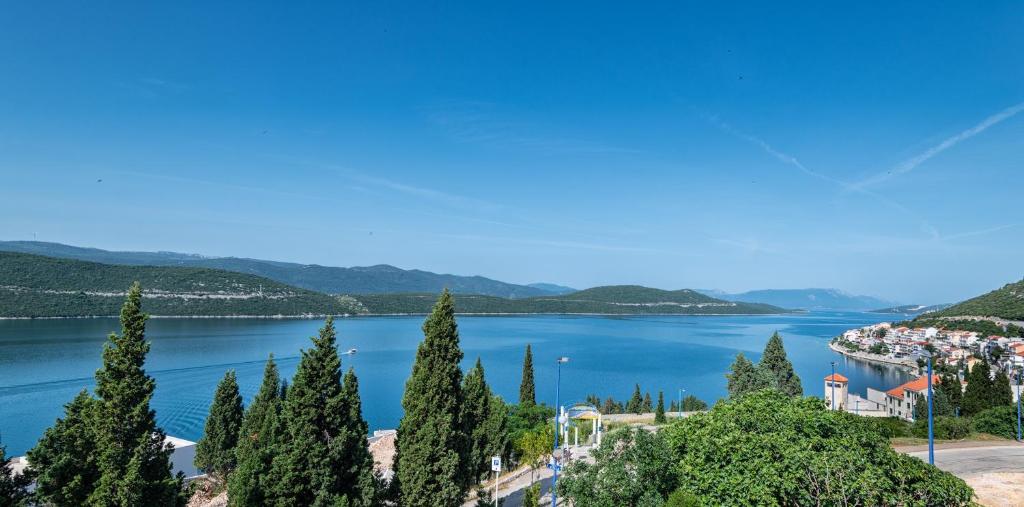 Utonite u tišinu valova i udobnost modernog smještaja – Hotel Stella 3* u Neumu je savršena oaza mira na jadranskoj obali!