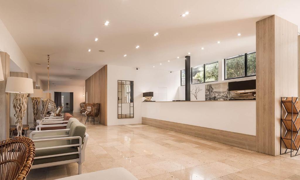 Mir, udobnost i mediteranska čarolija – Vaš odmor na Hvaru u Aminess Younique Senses Resort 4*, okružen prirodom, morem i borovom šumom!