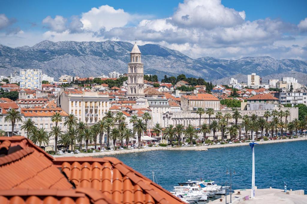 Otkrijte Split, grad sunca, mora i historije, i uživajte u nezaboravnom boravku u Hotelu Galeria Valeria Downtown Seaside 4*!