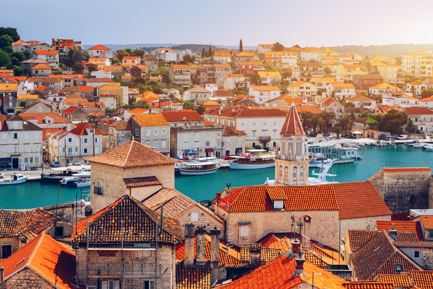 Uživajte u savršenom odmoru u Trogiru – spojite udobnost, eleganciju i potpuni mir uz nezaboravan boravak u Hotelu Trogir Palace 4*!