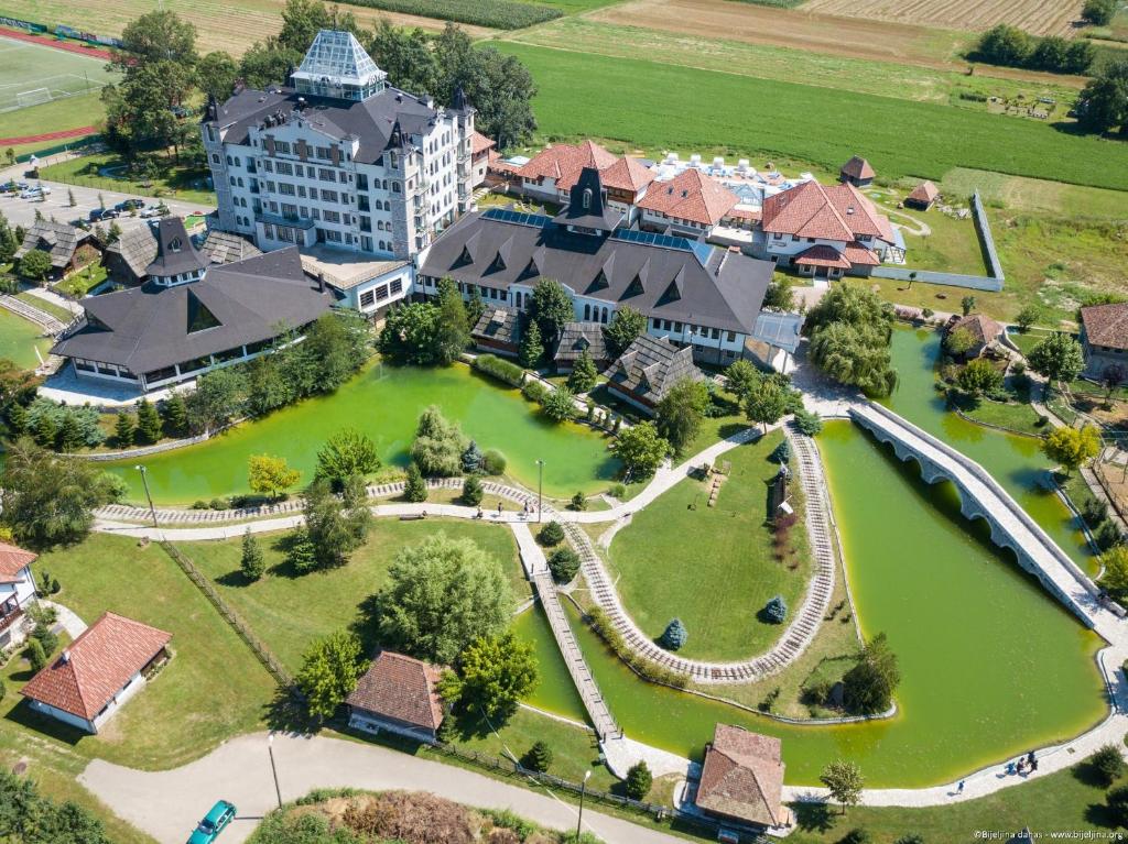 Doživite čaroliju dvodnevnog boravka u Etno selu Stanišići – mjestu gdje mir, priroda i tradicija stvaraju savršen sklad za odmor duše i tijela!