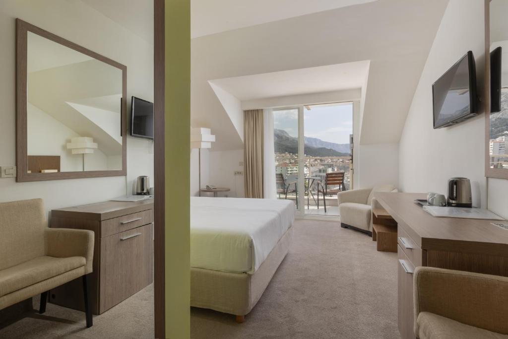 Prvomajsko uživanje uz šum mora – doživite eleganciju, vrhunsku udobnost i nezaboravan odmor u Hotelu Park 4* na jedinstvenoj lokaciji Makarske!