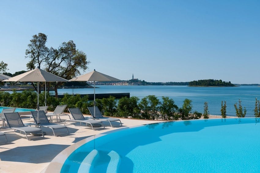 Turističko naselje Amarin 4* I  Uživajte u opuštajućem ljetnom odmoru uz predivan pogled na more i staru jezgru Rovinja!