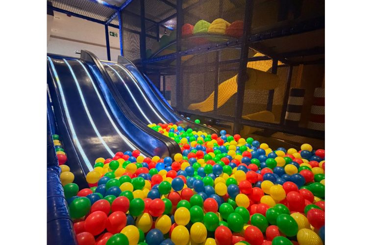 Family Hotel Adria 4* | All inclusive odmor u Biogradu na Moru – uživajte u borovoj šumi, bazenima, bogatoj animaciji i bezbrižnom odmoru za cijelu porodicu!