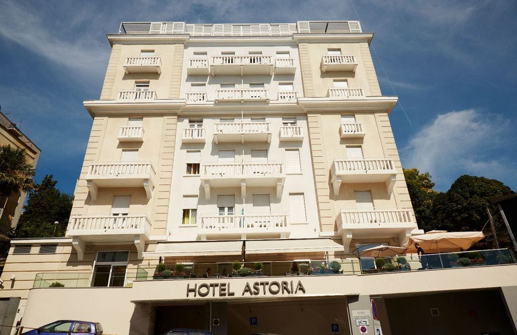 Hotel Astoria 4*, Opatija | Prepustite se uživanju uz elegantnu kombinaciju tradicije i modernog dizajna te doživite odmor ispunjen vrhunskim komforom!