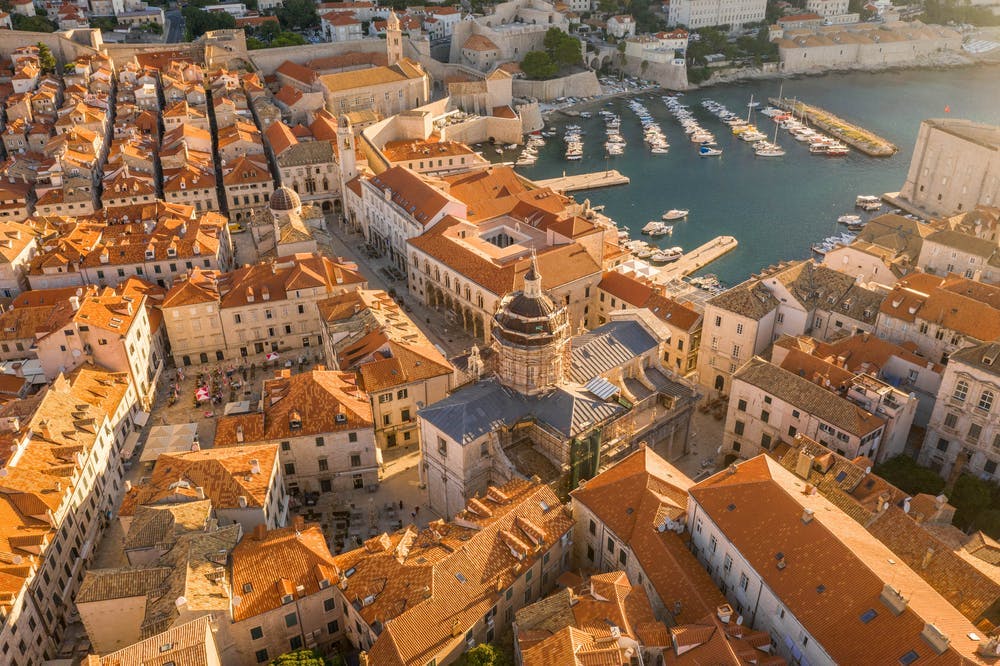 Hotel Uvala 4*, Dubrovnik – otkrijte čari luksuznog odmora uz predivne jadranske pejzaže, vrhunsku udobnost i autentični mediteranski ugođaj!