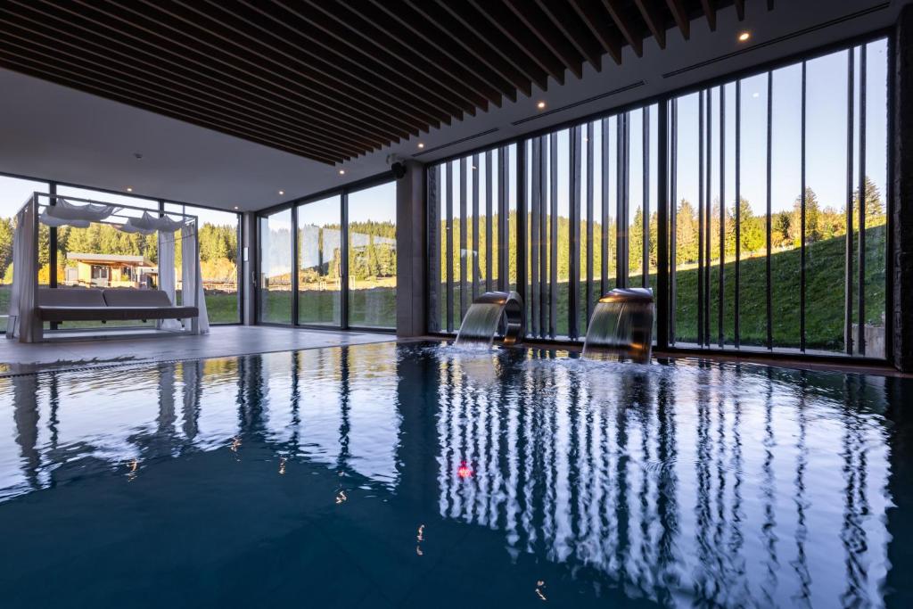 Uživajte u savršenom spoju planinskog mira, vrhunskog komfora i potpunog opuštanja u Hotelu Monti Spa & Wellness 4* na veličanstvenom Igmanu!