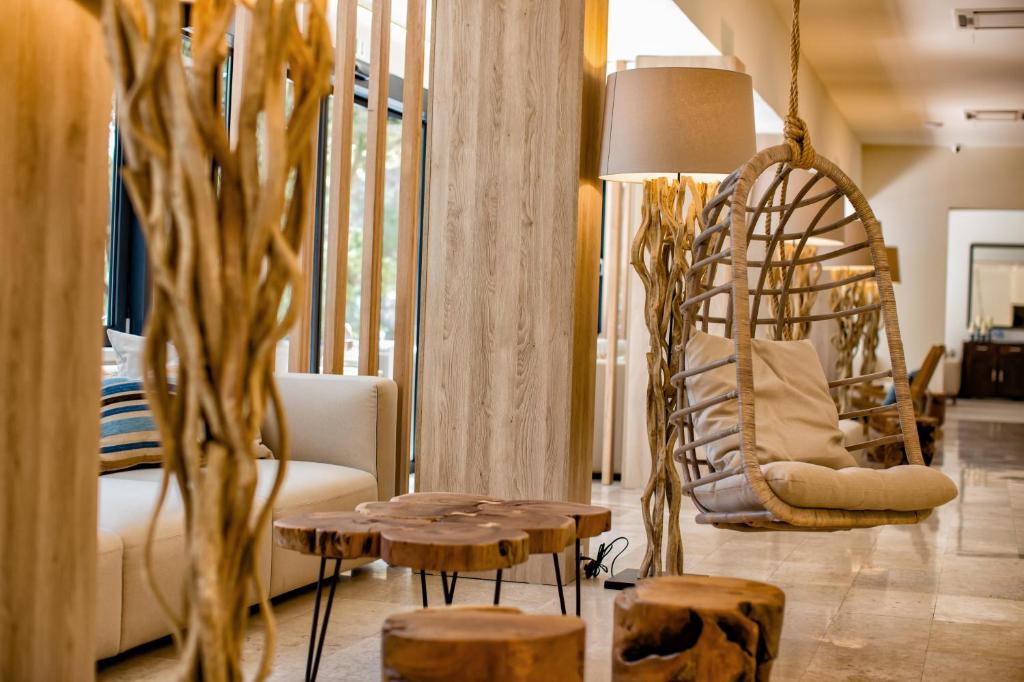 Mir, udobnost i mediteranska čarolija – Vaš odmor na Hvaru u Aminess Younique Senses Resort 4*, okružen prirodom, morem i borovom šumom!