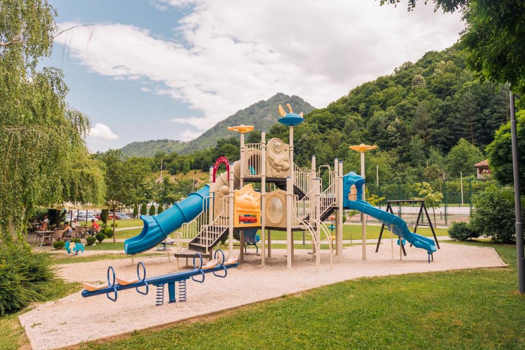 Doživite nezaboravan odmor u Konjicu – odmorite se u udobnosti Garden City Hotel & Resorta 4*, istražite ljepote prirode i priuštite sebi boravak ispunjen opuštanjem!