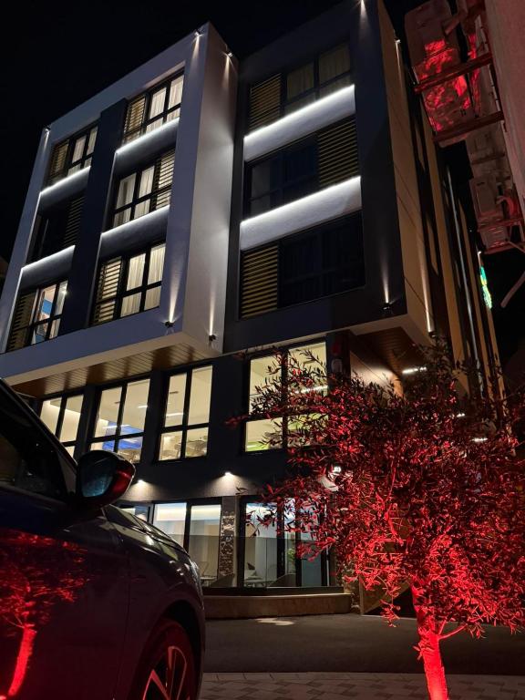 Doživite čari Mostara uz luksuzan boravak u Hotelu Spa Olive 4*, gdje se vrhunski komfor susreće s potpunom relaksacijom!