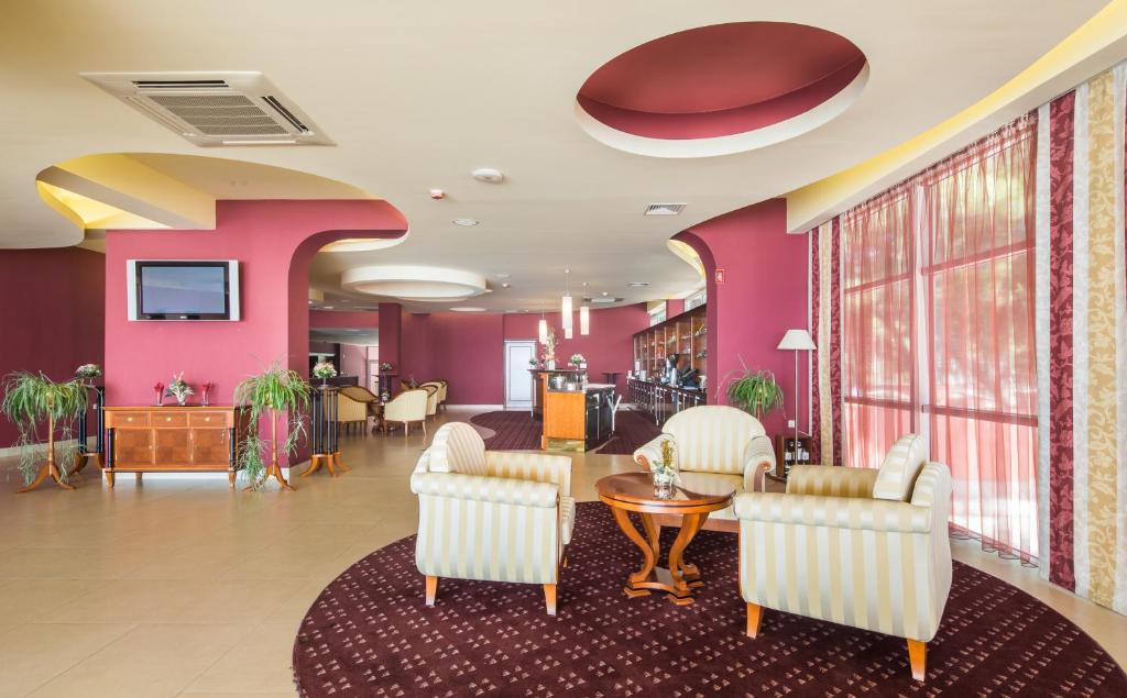 Prepustite se čarima Jadrana i romantičnim trenucima uz more – uživajte u nezaboravnom boravku uz vrhunsku udobnost u Hotelu Zora 3*, Primošten!