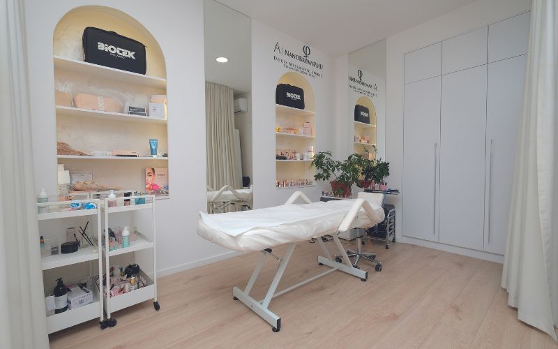 Iskusite kako svaki dodir medicinske masaže donosi olakšanje i vitalnost u Dora Beauty Baru!