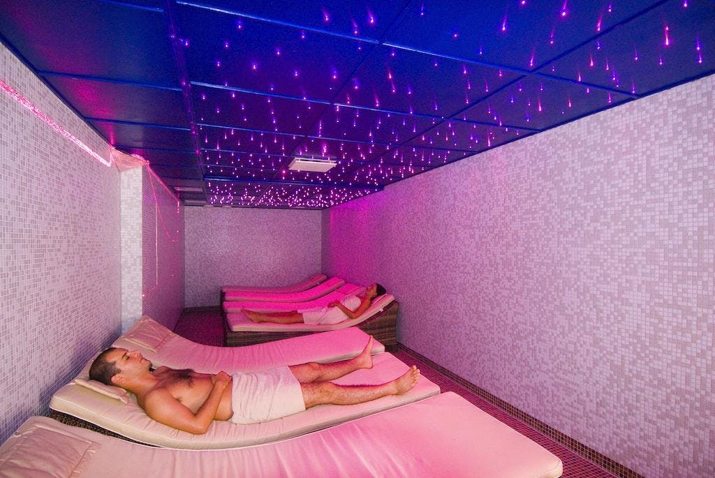 Otkrijte čaroliju Baške Vode kroz vrhunski Wellness & Spa odmor, potpunu relaksaciju, vrhunsku udobnost i trenutke ispunjene mirom u Hotelu Horizont 4*!