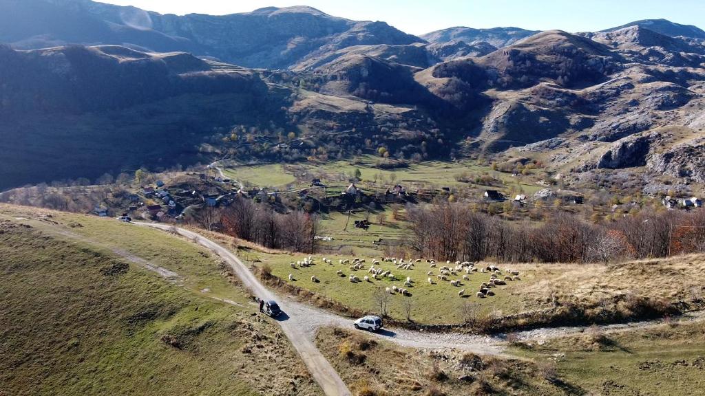 Majski odmor na Bjelašnici – pobjegnite u prirodu i opustite se uz planinski mir, udobnost i luksuzni Wellness & Spa u Hotelu Nomad 4*!