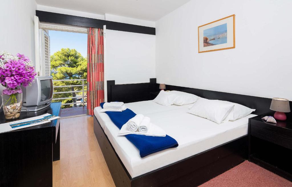 Hotel Hvar 3* I Doživite autentični mediteranski ugođaj u Jelsi gdje priroda i more pričaju svoju priču!