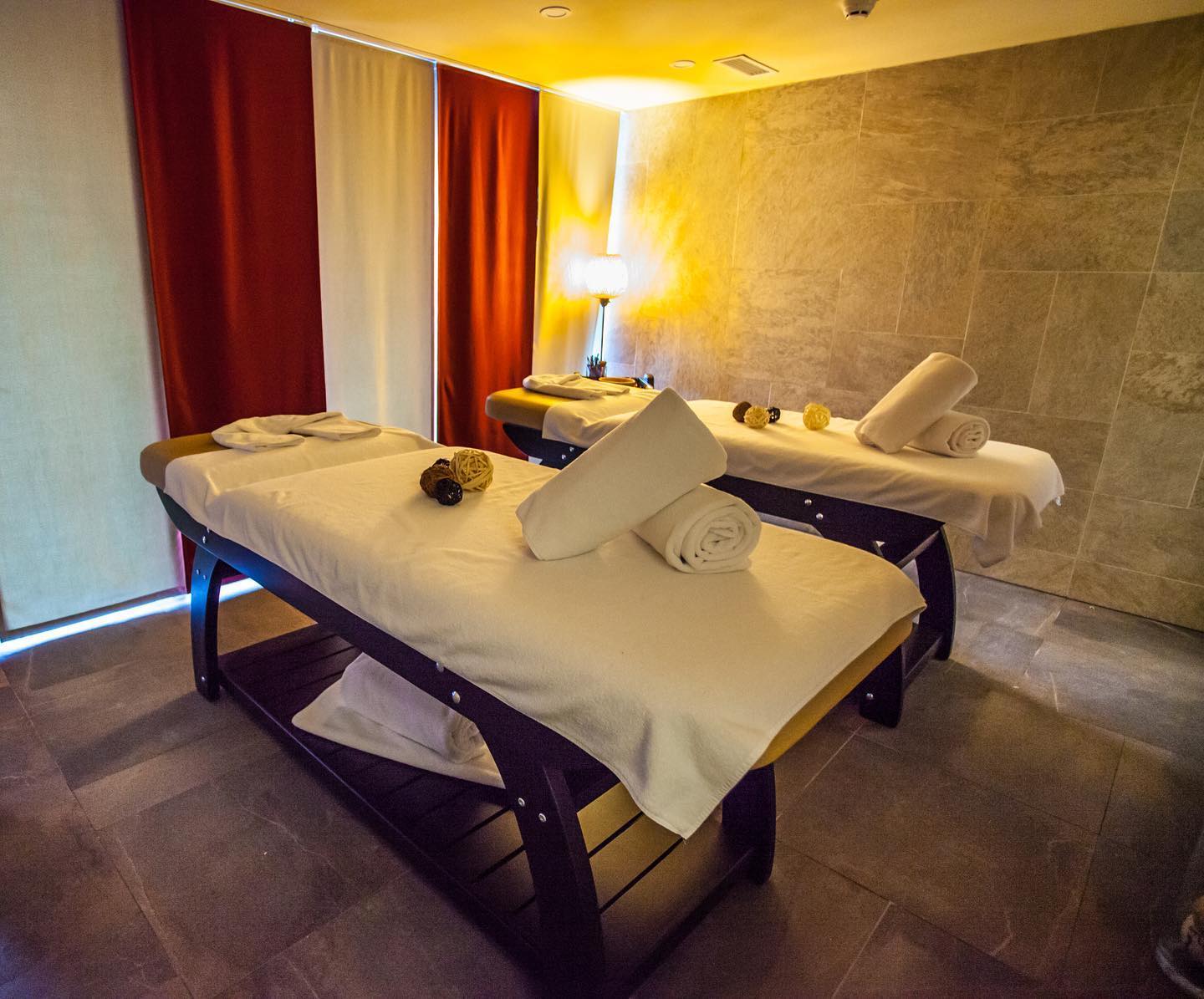 Počastite se uživanjem u oazi opuštanja i luksuza uz ekskluzivnu faraonsku masažu i dnevnu Spa by Malak kartu!