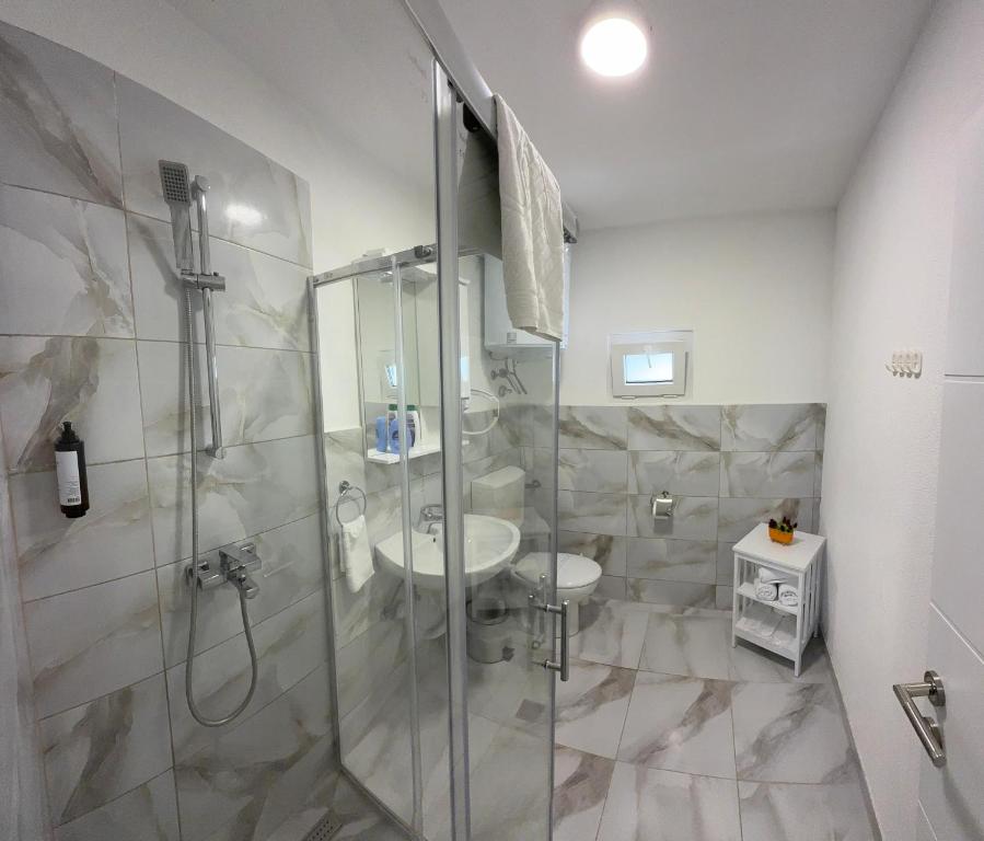 Doživite čari Mostara uz luksuzan boravak u Hotelu Spa Olive 4*, gdje se vrhunski komfor susreće s potpunom relaksacijom!