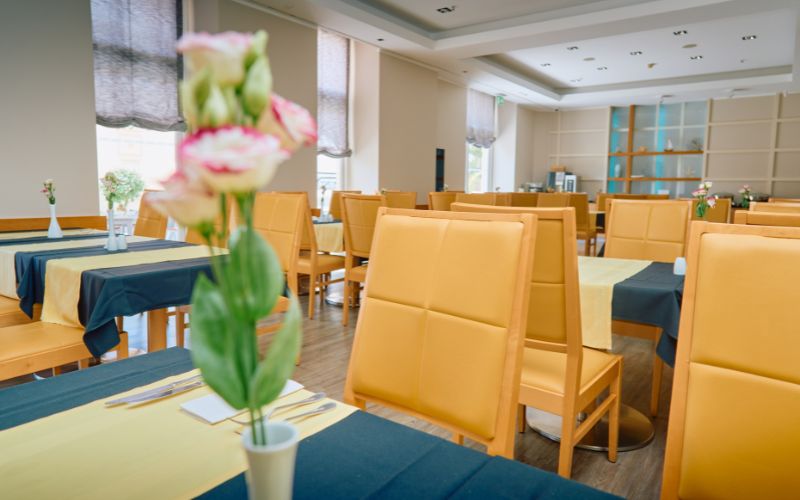 Iskusite spoj elegancije, udobnosti i vrhunske usluge u prelijepom Hotelu Astoria 4*, smještenom u najšarmantnijem dijelu Opatije!