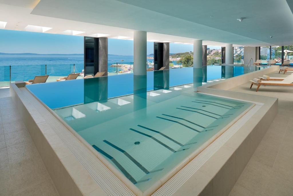 Otkrijte čari boravka u Hotelu Amphora 4*, gdje se elegancija, udobnost i mediteranski šarm spajaju u jedinstven doživljaj Splita!