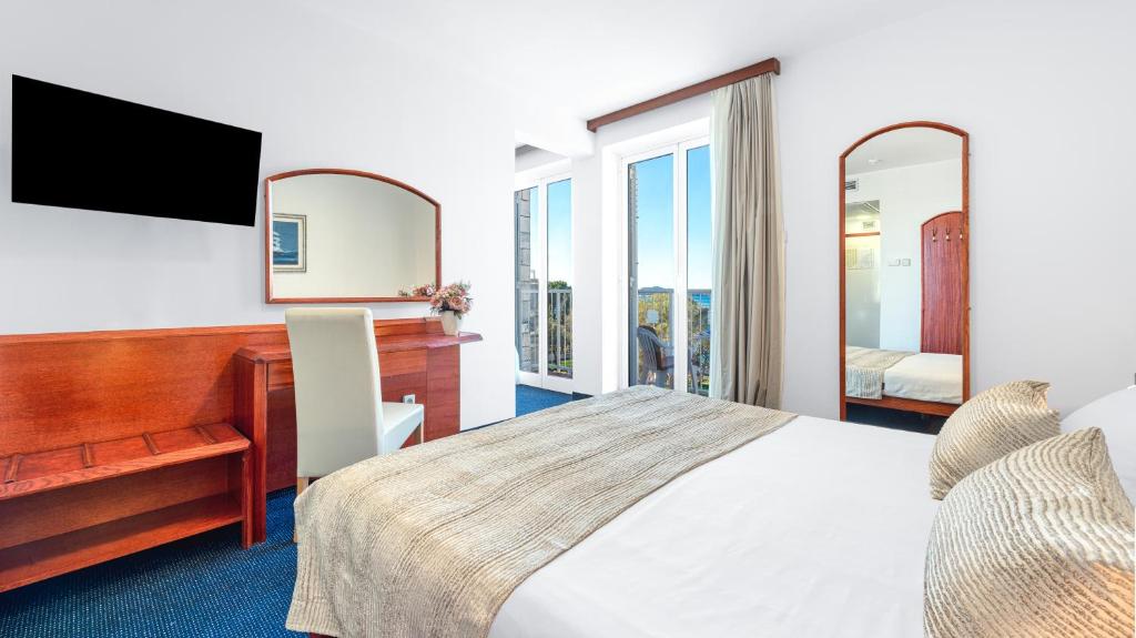 Hotel Komodor 3* – Otkrijte čari romantičnog odmora uz kristalno čisto more i bajkoviti pogled na Elafite, na poluotoku Lapad u Dubrovniku!