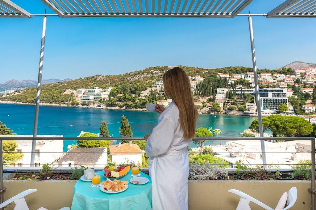 Hotel Uvala 4*, Dubrovnik – otkrijte čari luksuznog odmora uz predivne jadranske pejzaže, vrhunsku udobnost i autentični mediteranski ugođaj!
