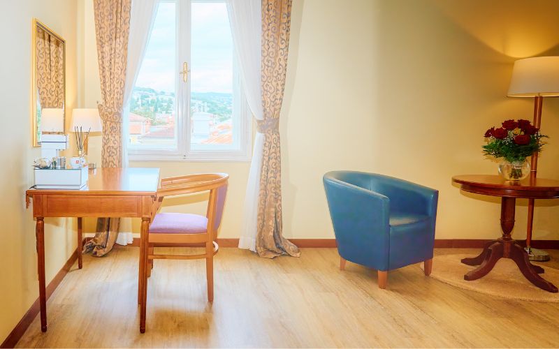 Opustite se u Opatiji, gdje se elegancija i tradicija susreću s mediteranskim mirom u Hotelu Bristol 4*!