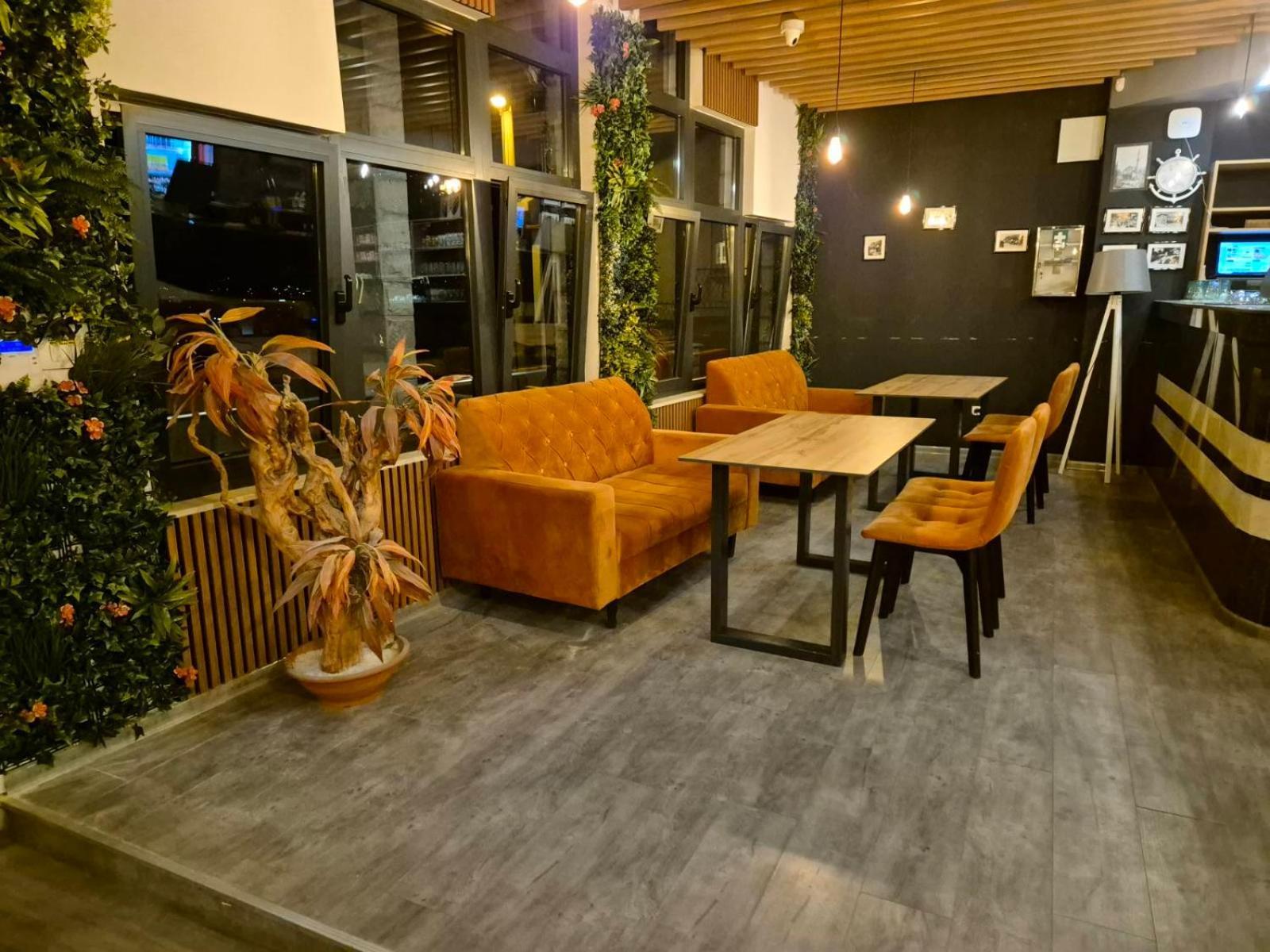 Doživite čari Mostara uz udobnost i gostoprimstvo Hotela Nur – savršeno mjesto za opuštanje, samo nekoliko minuta hoda od Starog mosta!