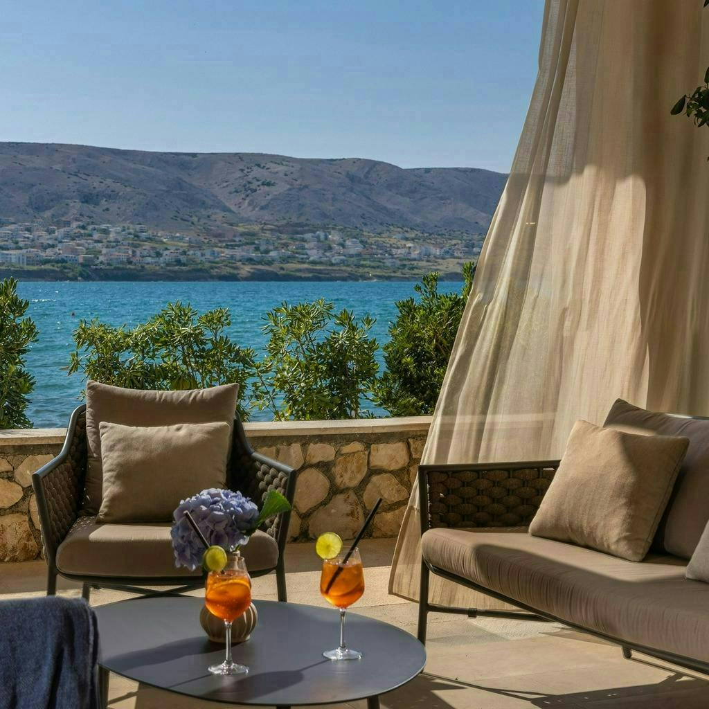Doživite veličanstveni odmor na otoku Pagu uz kristalno čisto more, vrhunsku uslugu i trenutke za pamćenje – Hotel Pagus 4* ili Hotel Meridijan 4*!