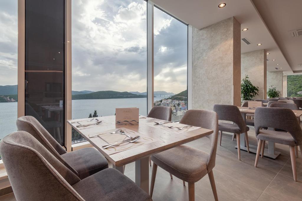 Pronađite savršenu ravnotežu odmora i uživanja u Marea Hotel & Spa 4* – destinaciji gdje vas očekuju udoban smještaj, moderna elegancija i nezaboravna atmosfera uz more!