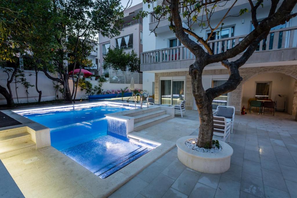 Uživajte u odmoru iz snova u Villi Katarina 4* na Makarskoj rivijeri, okruženi buđenjem prirode, mirisom mora i toplinom mediteranskog sunca!