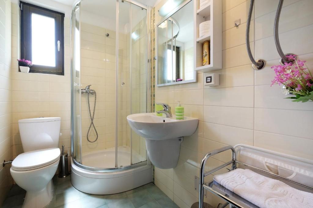 Otkrijte savršeno mjesto za odmor u Apartmanima Bohemia na Zlatiboru, uz mirnu atmosferu, svjež zrak i brojne mogućnosti za uživanje u prirodi!