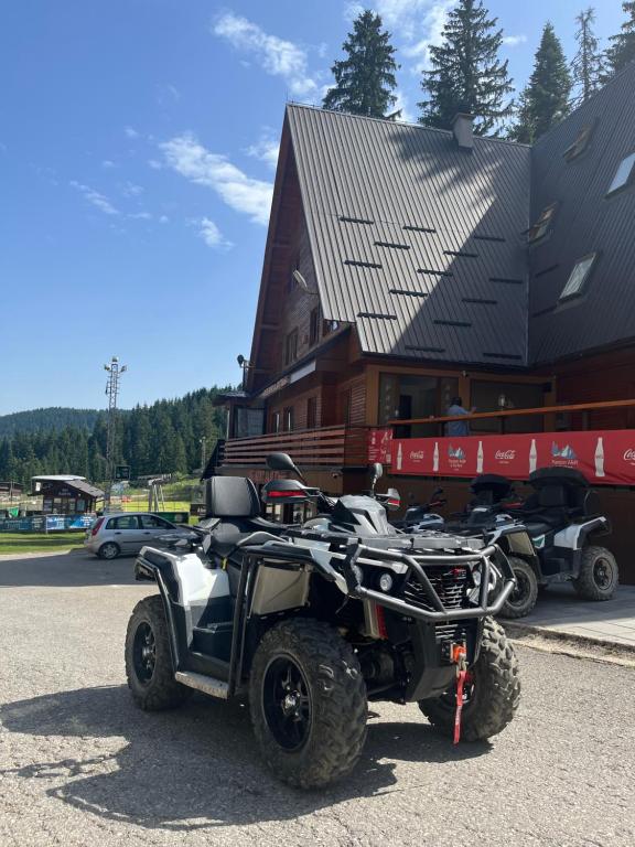 Pansion A&M Vlašić – uživajte u proljetnom odmoru uz svjež planinski zrak, luksuzan boravak i adrenalinske quad ture!